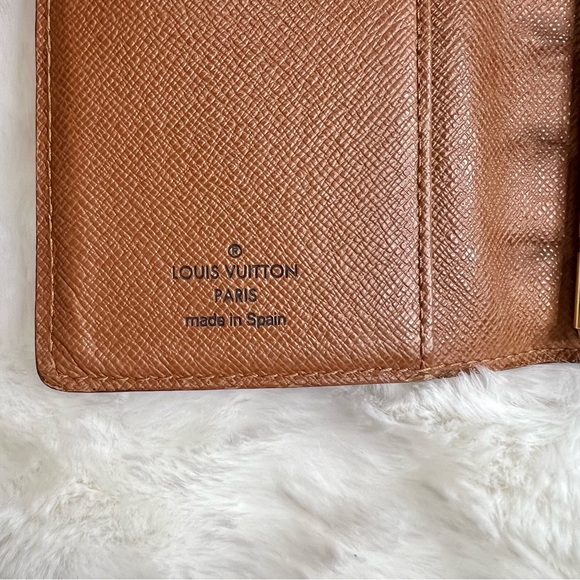 Louis Vuitton
Epi Leather PM Pocket Agenda/Wallet - Picture 4 of 14